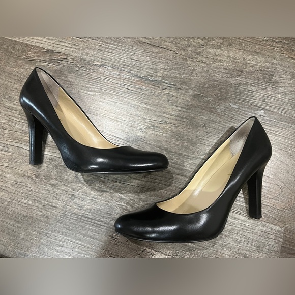 Lauren Ralph Lauren Zabrina  Almond Toe Classic Black Leather - Picture 1 of 7